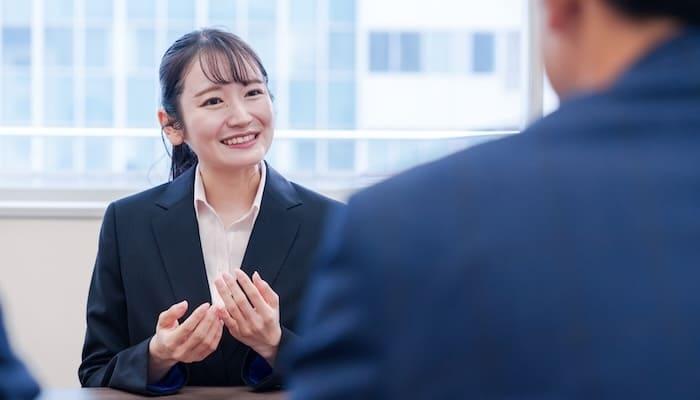 看護師の面接で聞かれる質問&回答例20選！対策必須の逆質問や受け答えのコツを解説
