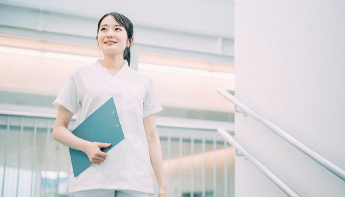 【看護師の夜勤の基本】勤務形態やスケジュール例・求人選びのコツ解説 