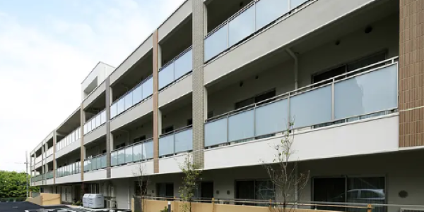 【横浜市青葉区/施設/常勤】月10時間程度の残業で年収500万円以上目指せる★医療費補助やレジャー施設割引など福利厚生充実♪業界トップクラス大手有料老人ホーム！