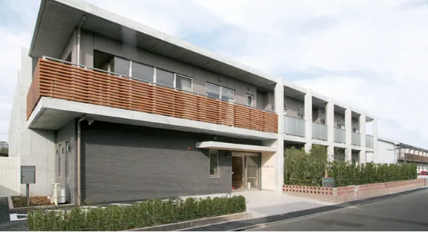 【小金井市/施設/常勤】《准看護師》東小金井駅徒歩13分★大手経営の有料老人ホーム！社宅利用も可能！頑張りはしっかり評価し給与に反映★