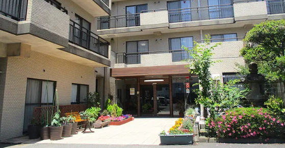 【横浜市磯子区/施設/常勤】《准看護師》9時～18時勤務！オンコールなし＆夜勤なし！保育手当年12万円や家賃補助など福利厚生充実◎大手有料老人ホーム♪