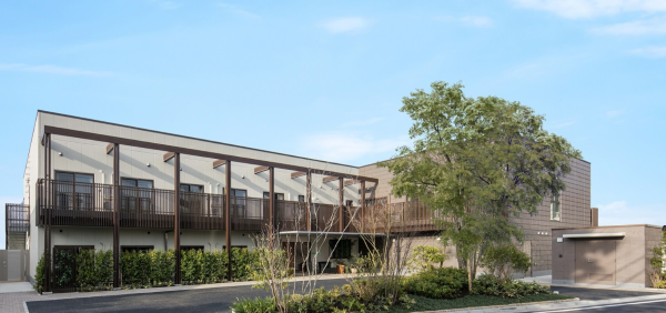 【杉並区/施設/常勤】《在宅ホスピス》年収700万円も可！残業少なめ★大手法人★施設への訪問看護◇移動＆車運転なし☆手技スキル維持＆緩和ケアを学べる♪