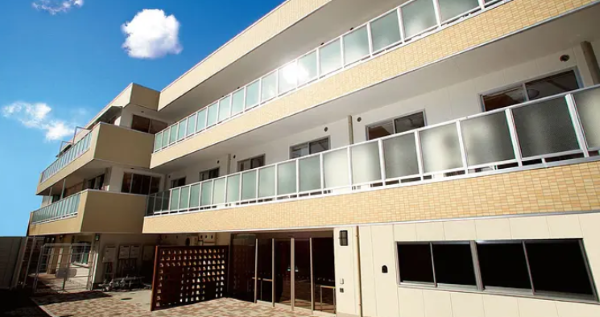 【練馬区/施設/常勤】オンコール無し★大手経営の有料老人ホーム◇頑張りはしっかり評価し給与に反映！住宅手当等福利厚生充実◎富士見台駅から徒歩10分♪