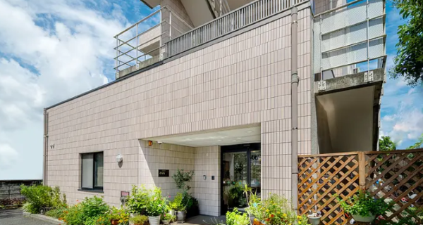 【調布市/施設/常勤】《准看護師》西調布駅徒歩8分★大手経営の有料老人ホーム！オンコール無★頑張りはしっかり評価し給与に反映！住宅手当等福利厚生充実◎