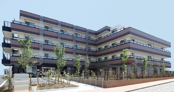 【板橋区/施設/常勤】年収500万円も可◎17時30分終業★大手経営の有料老人ホーム！社宅利用も可能！頑張りはしっかり評価し給与に反映★年間36万円の収入UP！