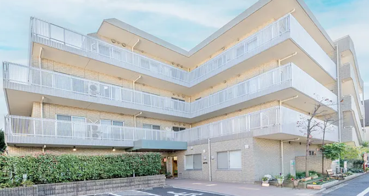 【武蔵野市/施設/常勤】年収500万円見込める★三鷹駅徒歩圏内◇医療費補助やレジャー施設割引など福利厚生充実♪業界トップクラス大手有料老人ホーム！