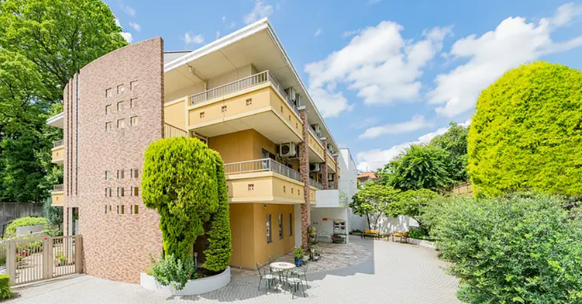 【杉並区/施設/常勤】《准看護師》上石神井駅徒歩14分★大手経営の有料老人ホーム！社宅利用も可能！頑張りはしっかり評価し給与に反映★