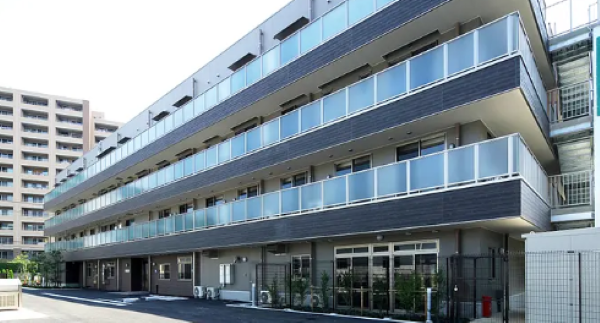 【川崎市麻生区/施設/常勤】月10時間程度の残業で年収500万円以上目指せる★医療費補助やレジャー施設割引など福利厚生充実♪業界トップクラス大手有料老人ホーム！