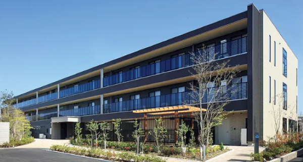 【相模原市南区/施設/常勤】《准看護師》相模大野駅徒歩9分★大手経営の有料老人ホーム！社宅利用も可能！頑張りはしっかり評価し給与に反映★