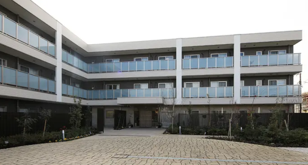 【国分寺市/施設/常勤】日勤のみ×年収500万円可◎大手経営の有料老人ホーム！社宅利用も可能！頑張りはしっかり評価し給与に反映★年間36万円の収入UP！