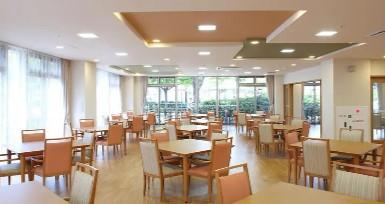 【名古屋市天白区/施設/常勤】《准看護師》日勤のみ＆9時～18時！車通勤も相談OK♪全国展開の大手法人有料老人ホーム★保育手当、自己啓発補助など福利厚生充実☆