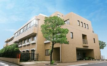 【中野区/施設/常勤】日勤のみ！年収740万円以上も可！『高収入×働きやすさ』を実現★閑静な住宅街にある介護付き有料老人ホーム◆定着率の良さが自慢♪