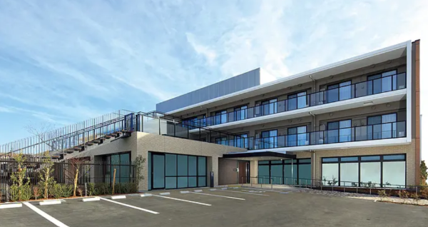 【国立市/有料老人ホーム/常勤】《准看護師》大手施設♪社宅利用も可能！豊富な福利厚生◆頑張りはしっかり評価し給与に反映★